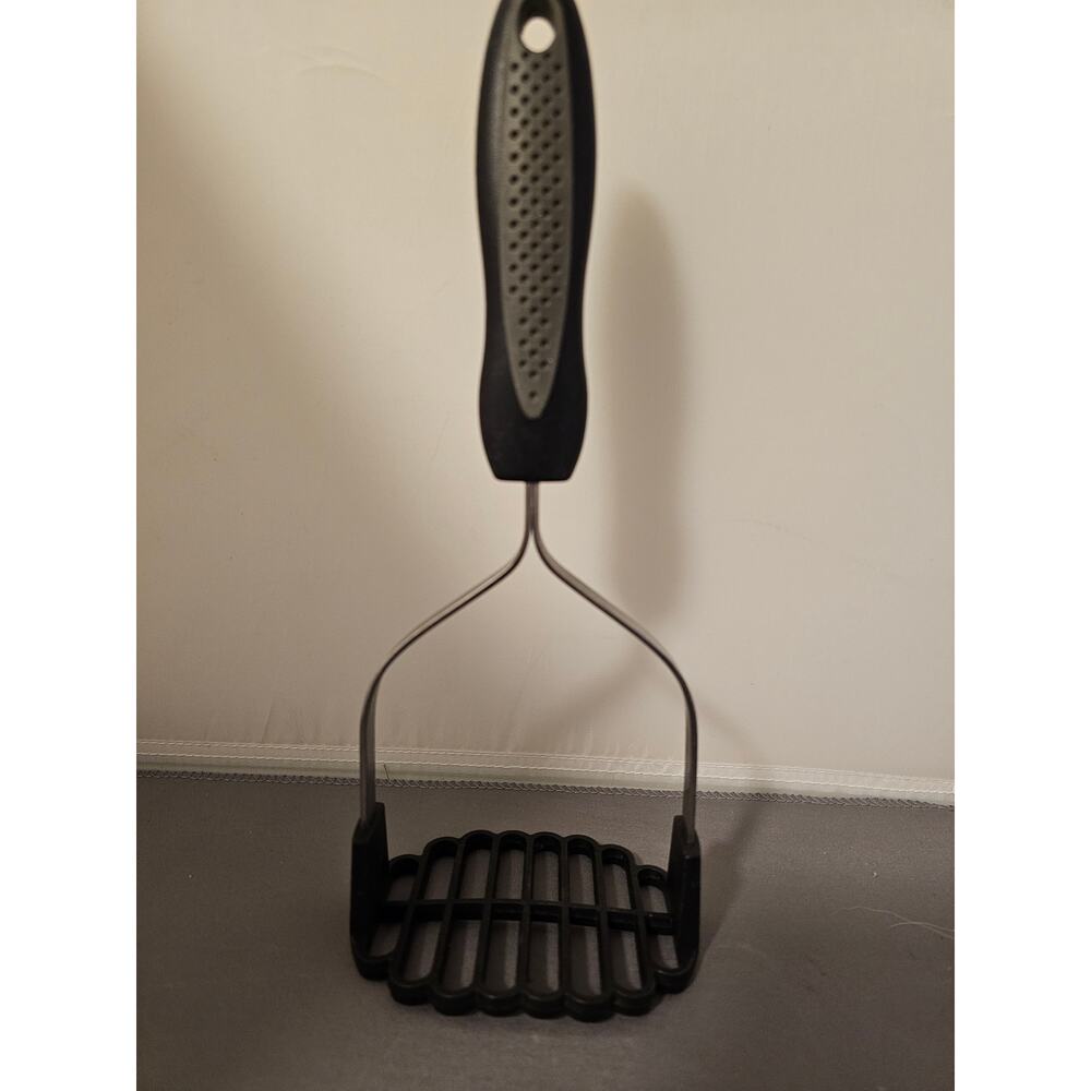 Stainless Steel 10" Potato Masher w/Black single hole plastic handle